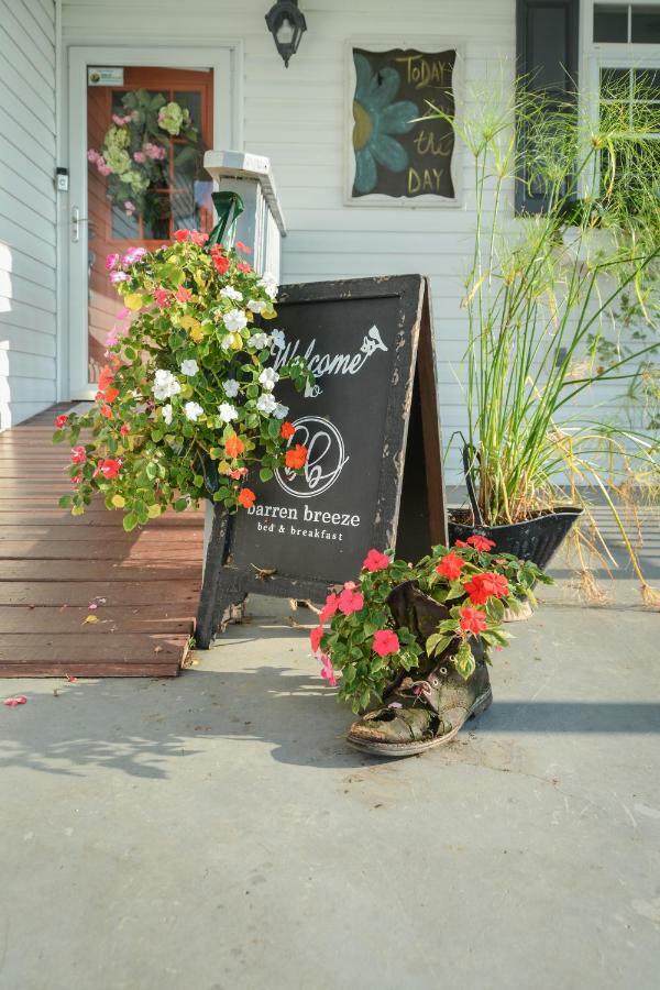 Barren Breeze Bed And Breakfast Lucas Exteriör bild